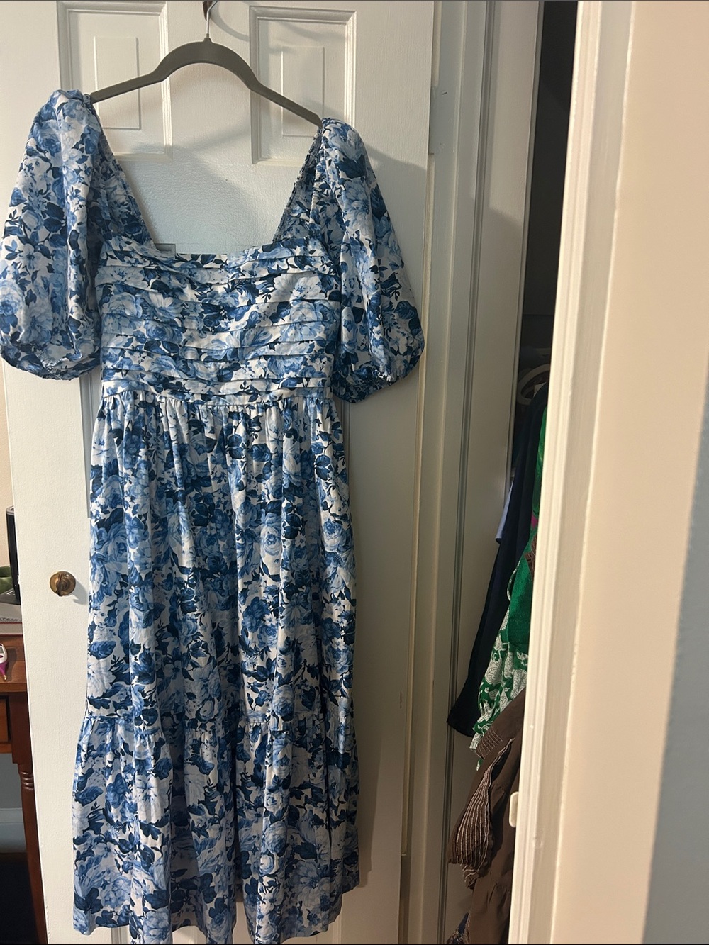 Abercrombie & Fitch Blue and White Floral Emerson dress size medium